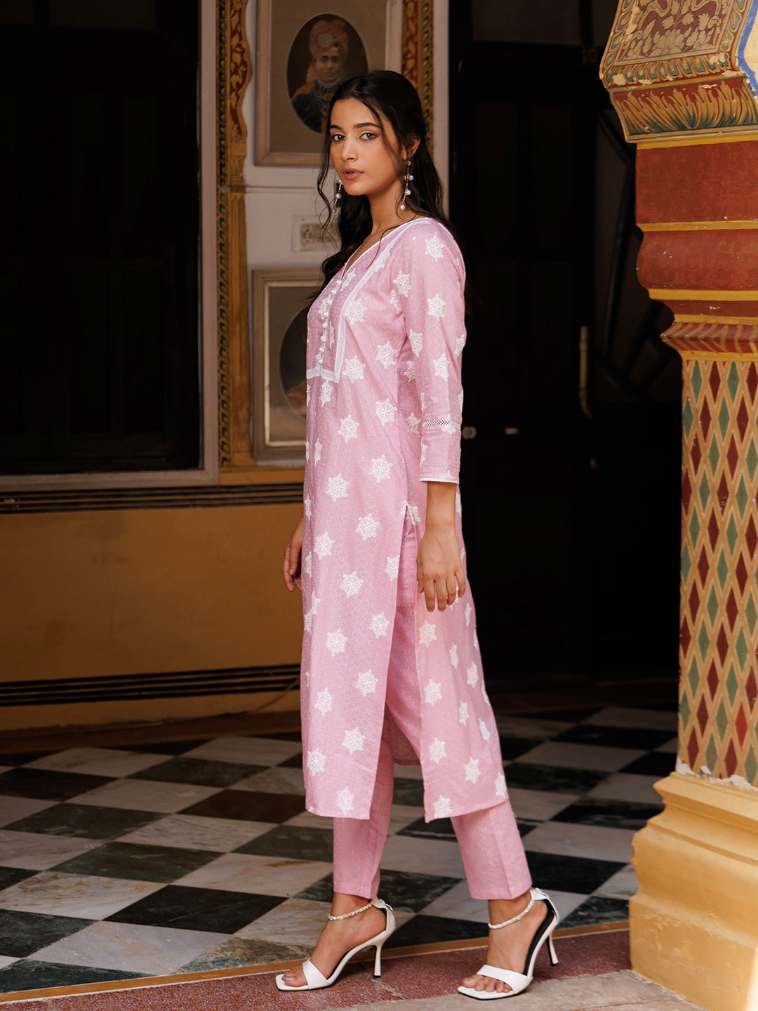 Mauve Chalk Pink Cotton Embroidered Kurta Set