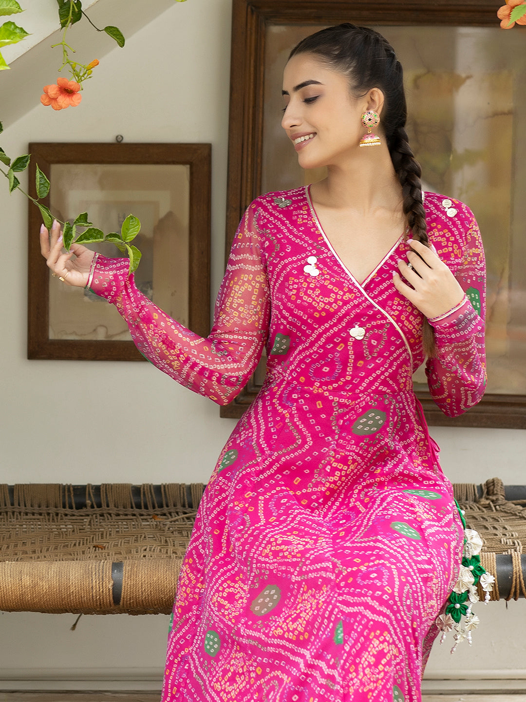 Close-up of V-neck design on pink Leheriya kurta